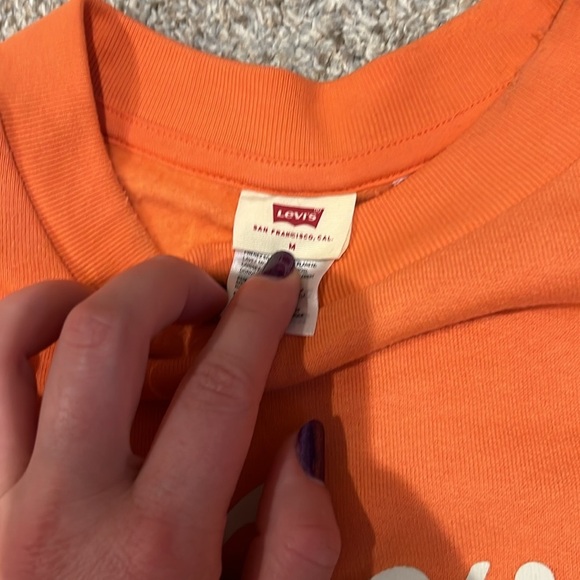 Women’s medium cropped Levi’s sweatshirt - Picture 2 of 3